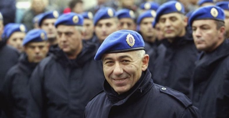 Ky është kryekrimineli serb që udhëhoqi sulmet ndaj familjes Jashari dhe kreu gjenocid në Kosovë Ky është kryekrimineli serb që udhëhoqi sulmet ndaj familjes Jashari dhe kreu gjenocid në Kosovë
