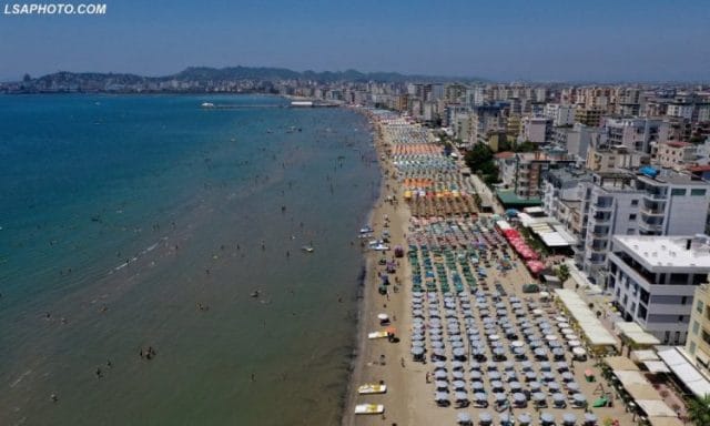 Studimi i Wizz Air/ Shqipëria me plazhet më të mira! Forbes: Në plazhin e Durrësit nuk ka…