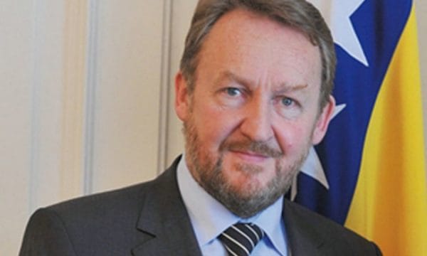 Izetbegovic: Serbia s’mund ta nxjerrë si kusht Republika Srpskan për njohjen e Kosovës Izetbegovic: Serbia s’mund ta nxjerrë si kusht Republika Srpskan për njohjen e Kosovës