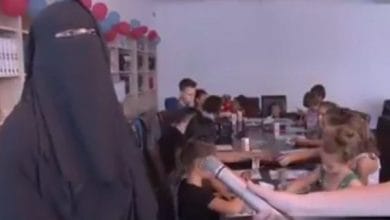 Në Luginën e Preshevës i edukojnë fëmijët me burkë (VIDEO)
