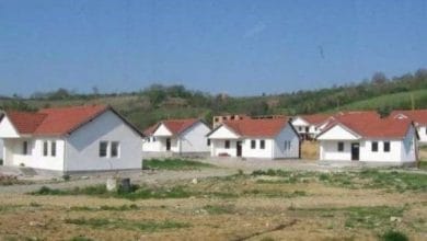 Serbët i shesin shtëpitë që ua ndërtoi Qeveria e Kosovës Serbët i shesin shtëpitë që ua ndërtoi Qeveria e Kosovës