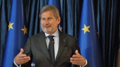 Hahn: Qytetarët e Kosovës “të padurueshëm” me kërkesën për liberalizim të vizave Hahn: Qytetarët e Kosovës “të padurueshëm” me kërkesën për liberalizim të vizave
