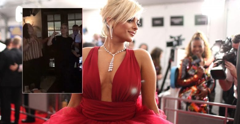 Bebe Rexha e ‘ndez’ atmosferën duke vallëzuar “Vallen e Rugovës” Bebe Rexha e ‘ndez’ atmosferën duke vallëzuar “Vallen e Rugovës”