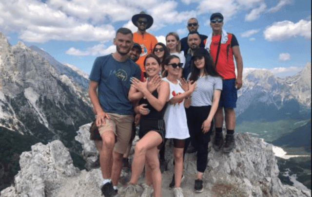 Larg plazhit, turistë nga Kosova e Gjermania shijojnë bukuritë e Valbonës Larg plazhit, turistë nga Kosova e Gjermania shijojnë bukuritë e Valbonës