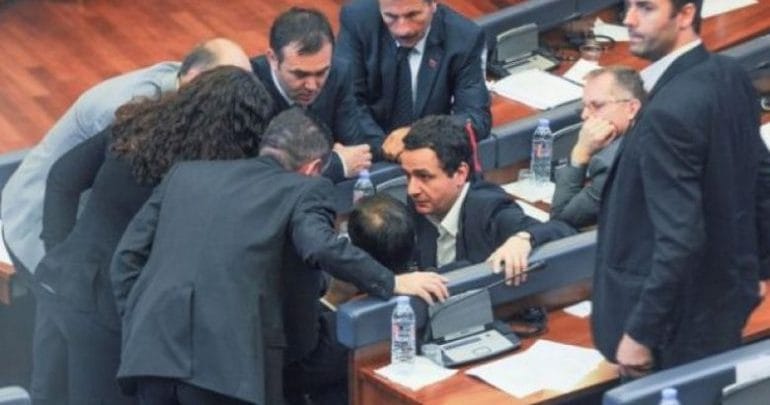 Qeveria e Kosovës në prag të shkarkimit? Qeveria e Kosovës në prag të shkarkimit?