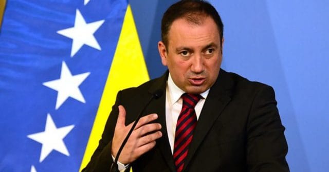 Crnadak: Kosova e Shqipëria, me mosardhjen në Sarajevë, kanë nisur zbatimin e politikës së përbashkët të jashtme Crnadak: Kosova e Shqipëria, me mosardhjen në Sarajevë, kanë nisur zbatimin e politikës së përbashkët të jashtme