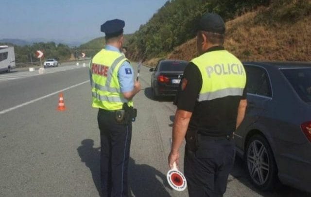 Nga sot, patrullimi i përbashkët i policisë së Kosovës me atë të Shqipërisë Nga sot, patrullimi i përbashkët i policisë së Kosovës me atë të Shqipërisë
