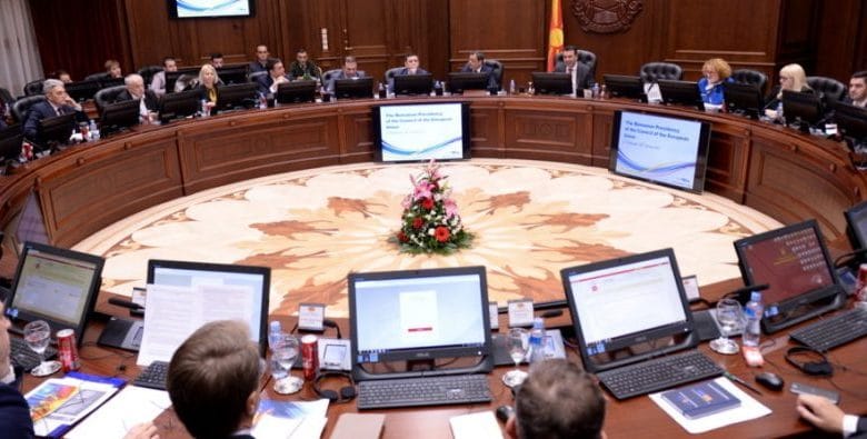 Gjoba deri në 5 mijë euro, Maqedonia e Veriut projektligj për gjuhën shqipe Gjoba deri në 5 mijë euro, Maqedonia e Veriut projektligj për gjuhën shqipe