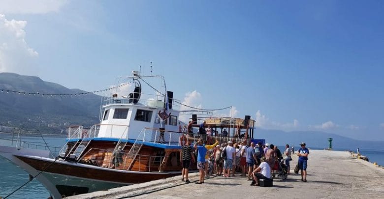 FOTO/ Karaburuni dhe Sazani destinacioni i 1700 turistëve vetëm në fundjavë FOTO/ Karaburuni dhe Sazani destinacioni i 1700 turistëve vetëm në fundjavë