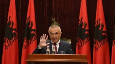A po e fut Shqipërinë në përplasje me SHBA? Meta: Nuk më nxjerr dot mua nipi i Spiro Kolekës anti-amerikan