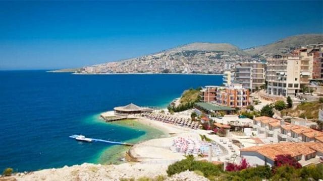 Turistët serbë në Shqipëri jo vetëm për të pushuar, por edhe për të blerë prona Turistët serbë në Shqipëri jo vetëm për të pushuar, por edhe për të blerë prona