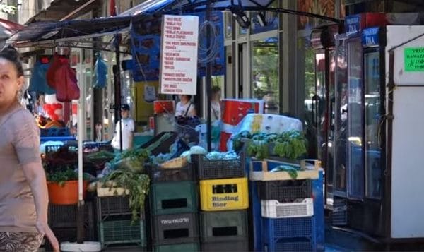 Si u mbushen marketet në veri me mallra serbe Si u mbushen marketet në veri me mallra serbe