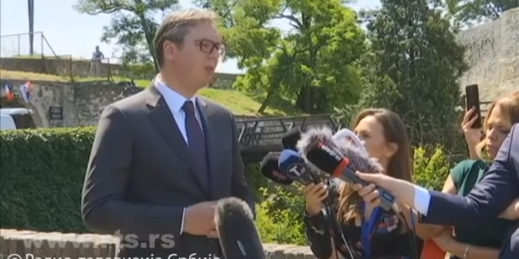 Vuçiç ndryshon mendje pas takimit me Macron: Dialogu me Kosovën rinis në shtator