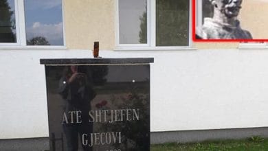 Vandalizohet busti i At Shtjefën Gjeçovit në Zllakuqan të Klinës Vandalizohet busti i At Shtjefën Gjeçovit në Zllakuqan të Klinës