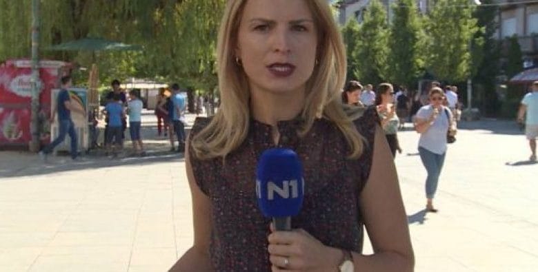 “Me dhëmbë do e kisha shqyer një fëmijë shqiptari”, kërcënohet gazetarja shqiptare nga serbët “Me dhëmbë do e kisha shqyer një fëmijë shqiptari”, kërcënohet gazetarja shqiptare nga serbët