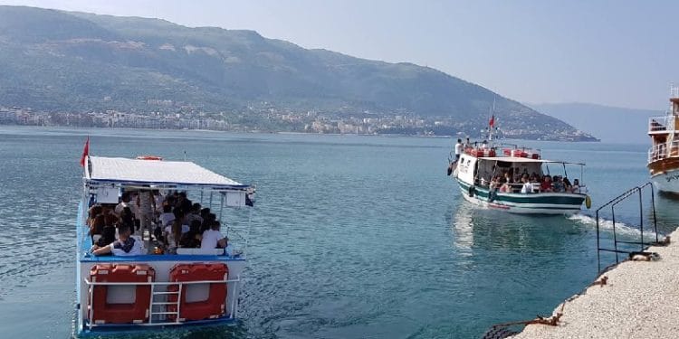 Parku Kombëtar Detar Karaburun-Sazan tërheq turistët