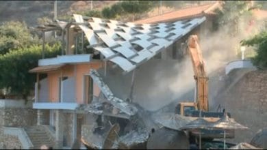 IKMT nis shembjen e restorantit PA LEJE të Mihal Kokëdhimës në Porto Palermo (VIDEO/FOTO) IKMT nis shembjen e restorantit PA LEJE të Mihal Kokëdhimës në Porto Palermo (VIDEO/FOTO)