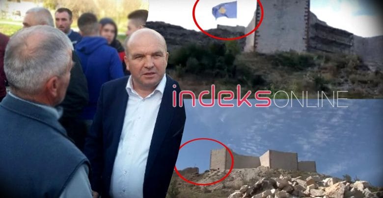 Serbët heqin flamurin e Kosovës nga Kalaja e Artanës Serbët heqin flamurin e Kosovës nga Kalaja e Artanës