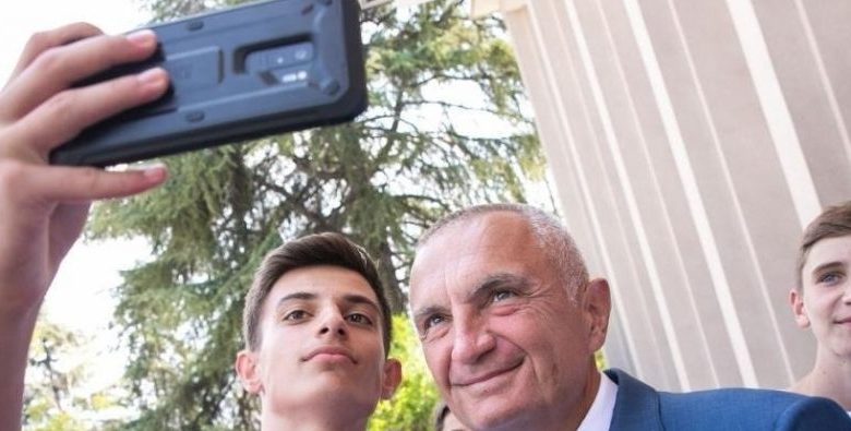 Presidenti impresionohet nga nxënësit me inteligjencë mbi mesataren nga Kosova Presidenti impresionohet nga nxënësit me inteligjencë mbi mesataren nga Kosova