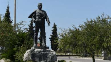 Përmendorja shqiptare, “gisht në sy” disave Përmendorja shqiptare, “gisht në sy” disave