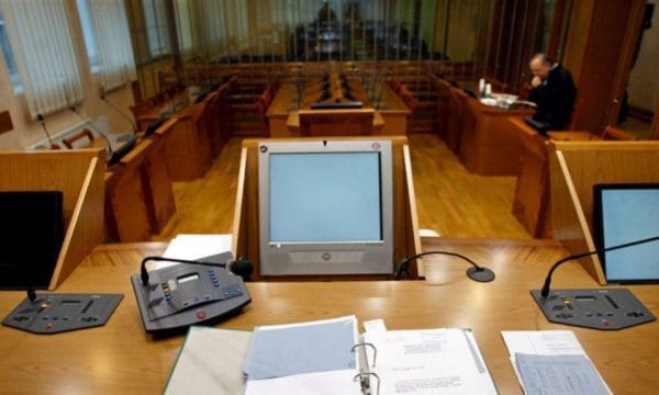 Qeveria e Kosovës paralajmëron qytetarët që gjykatat serbe nuk kanë hequr dorë