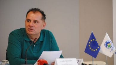 Taksa nuk pati asnjë efekt pozitiv për ekonominë e Kosovës Taksa nuk pati asnjë efekt pozitiv për ekonominë e Kosovës