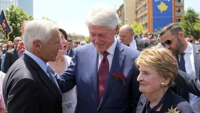 “Serbia kurrë nuk do të ketë armiq më të mëdhenj se Bill Clinton e Madeleine Albright” “Serbia kurrë nuk do të ketë armiq më të mëdhenj se Bill Clinton e Madeleine Albright”