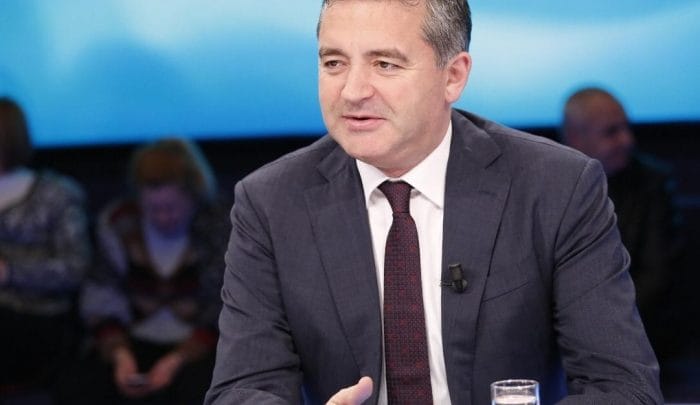 Klosi pas rastit “Kokëdhima”: Ndryshojmë rregullat e lojës. Kontroll agjencive që i sjellin dhe menaxhojnë turistët e huaj në vend Klosi pas rastit “Kokëdhima”: Ndryshojmë rregullat e lojës. Kontroll agjencive që i sjellin dhe menaxhojnë turistët e huaj në vend