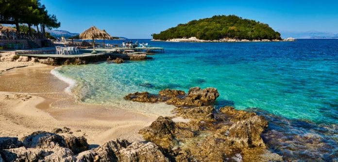 Media britanike “Express”: Shqipëria mes 4 destinacioneve më të bukura e të përballueshme për t’u vizituar në 2024