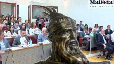 Kuvendi i Tuzit miratoi vendimin për ngritjen e bustit të Skenderbeut në Triesh Kuvendi i Tuzit miratoi vendimin për ngritjen e bustit të Skenderbeut në Triesh