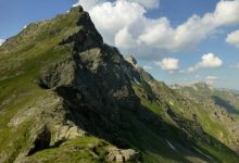 Korabi, ‘zemra’ e maleve shqiptare që tërheq alpinistët Korabi, ‘zemra’ e maleve shqiptare që tërheq alpinistët