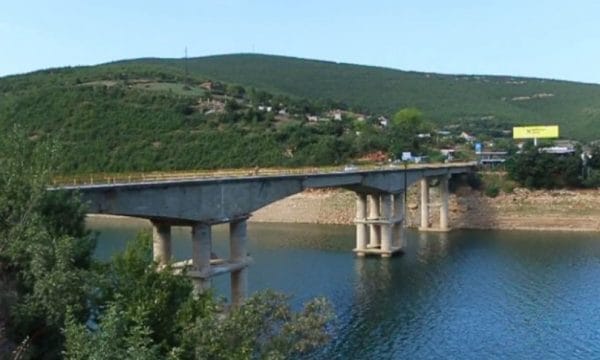 ‘Relike’ e komunizmit! Dridhjet e frikshme të urës që sot lidh Shqipërinë me Kosovën ‘Relike’ e komunizmit! Dridhjet e frikshme të urës që sot lidh Shqipërinë me Kosovën