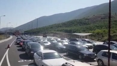 Fluks i jashtëzakonshëm në Morinë, policia shqiptare mobilizohet për të lehtësuar trafikun Fluks i jashtëzakonshëm në Morinë, policia shqiptare mobilizohet për të lehtësuar trafikun