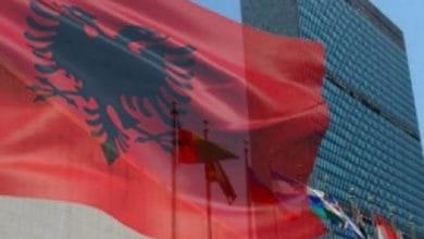 Mali i Zi kërcënon të gjithë ata që e përdorin flamurin shqiptar në këtë shtet Mali i Zi kërcënon të gjithë ata që e përdorin flamurin shqiptar në këtë shtet