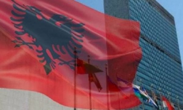 Mali i Zi kërcënon të gjithë ata që e përdorin flamurin shqiptar në këtë shtet