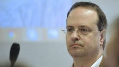 Weber: Qeveria e ardhshme e Kosovës do ta ketë të vështirë me presidentin Thaçi që “tradhtoi interesat nacionale për motive personale” Weber: Qeveria e ardhshme e Kosovës do ta ketë të vështirë me presidentin Thaçi që “tradhtoi interesat nacionale për motive personale”