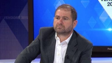 “Pastruesja po shihet si Robin Hood!”/ Shkullaku: Vjedhja e parave të zyrtares tregon pse Ramës i duhet amnistia fiskale! “Pastruesja po shihet si Robin Hood!”/ Shkullaku: Vjedhja e parave të zyrtares tregon pse Ramës i duhet amnistia fiskale!