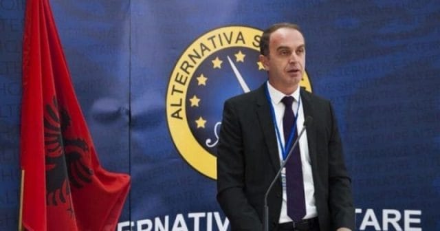 Kryetari shqiptar i Tuzit me lajm të mirë: Çdo lindje e re në komunën tonë shpërblehet me 200 euro! Kryetari shqiptar i Tuzit me lajm të mirë: Çdo lindje e re në komunën tonë shpërblehet me 200 euro!