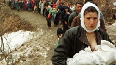 “Paskemi bërë fëmijë për botën more bir! Ky vend s’bëhet më, është kapur nga ata që s’i kap askush” “Paskemi bërë fëmijë për botën more bir! Ky vend s’bëhet më, është kapur nga ata që s’i kap askush”