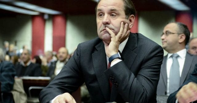 Ministri serb me prejardhje shqiptare vazhdon vajtimin: Kjo na pret nëse nuk hiqet taksa Ministri serb me prejardhje shqiptare vazhdon vajtimin: Kjo na pret nëse nuk hiqet taksa