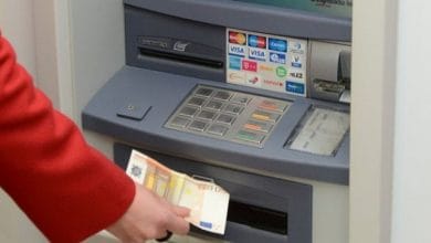 Bankat në Kosovë fitojnë shuma marramendëse, populli i mbytur në kredi