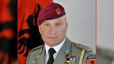 Gjenerali shqiptar kritikon ashpër diplomacinë shqiptare pas takimit të Vuçiqit në SHBA Gjenerali shqiptar kritikon ashpër diplomacinë shqiptare pas takimit të Vuçiqit në SHBA