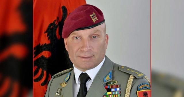Gjenerali shqiptar kritikon ashpër diplomacinë shqiptare pas takimit të Vuçiqit në SHBA