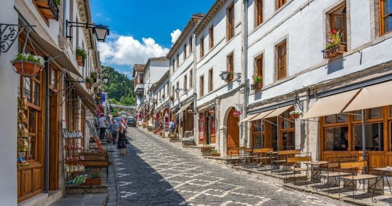 Faqja e njohur italiane: Investoni, hapni një kompani ose blini një shtëpi në Shqipëri Faqja e njohur italiane: Investoni, hapni një kompani ose blini një shtëpi në Shqipëri