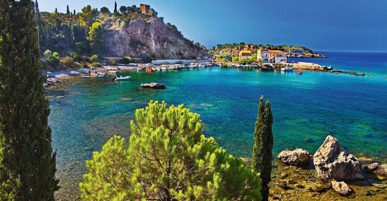 Mediat greke shuplakë turizmit shqiptar: Shqiptarët po lënë paratë në Greqi. Publikojnë dhe shifrat marramendëse Mediat greke shuplakë turizmit shqiptar: Shqiptarët po lënë paratë në Greqi. Publikojnë dhe shifrat marramendëse