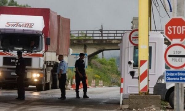 Ministri kosovar e paralajmëron Maqedoninë Veriore: Nëse vazhdoni me barriera do të vendosim masa reciprociteti Ministri kosovar e paralajmëron Maqedoninë Veriore: Nëse vazhdoni me barriera do të vendosim masa reciprociteti