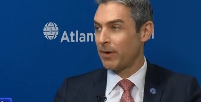 “Kriza në Kosovë, një mundësi, Shqipërinë e admiroj por…” “Kriza në Kosovë, një mundësi, Shqipërinë e admiroj por…”