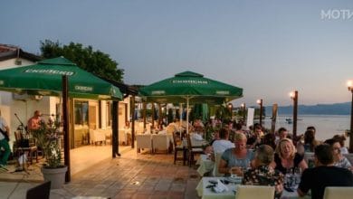 Hëngrën drekë në Ohër, turistët thërrasin policinë kur shohin faturën Hëngrën drekë në Ohër, turistët thërrasin policinë kur shohin faturën