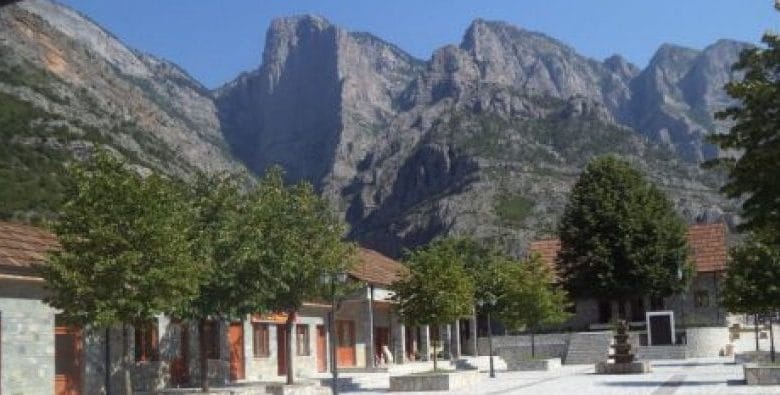 Ballkoni i Enverit dhe Tamara sot Ballkoni i Enverit dhe Tamara sot