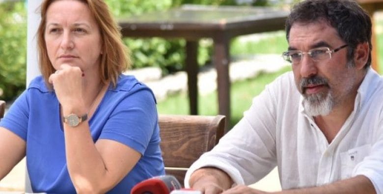 Jo vetëm shezlongjet, në plazhe ndalohet edhe muzika e lartë dhe kampingjet Jo vetëm shezlongjet, në plazhe ndalohet edhe muzika e lartë dhe kampingjet